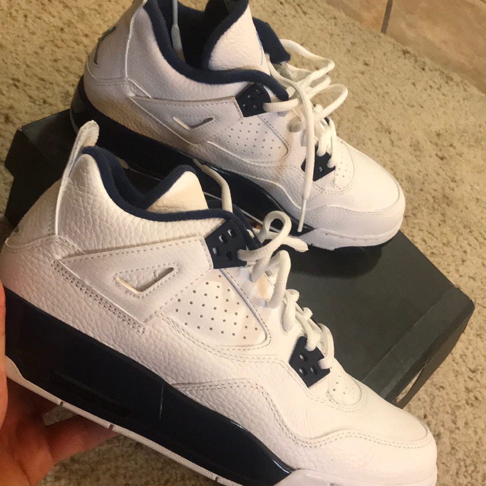 Air Jordan 4 Retro BG